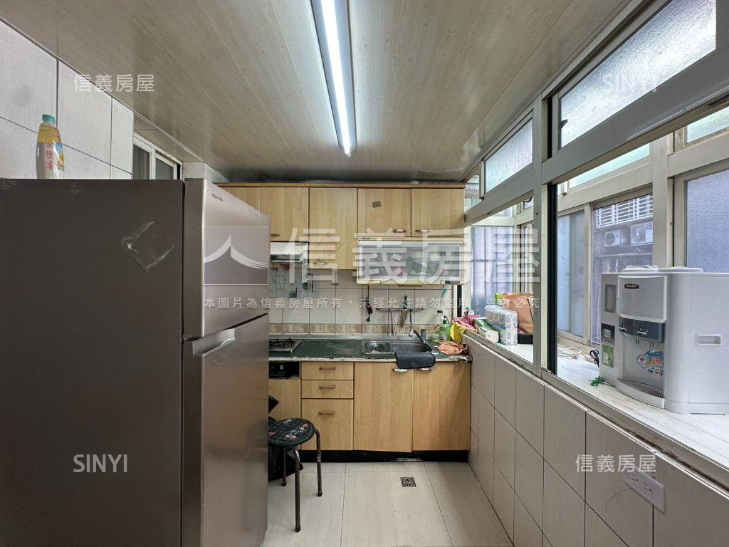 精華商圈黃金三樓美宅房屋室內格局與周邊環境