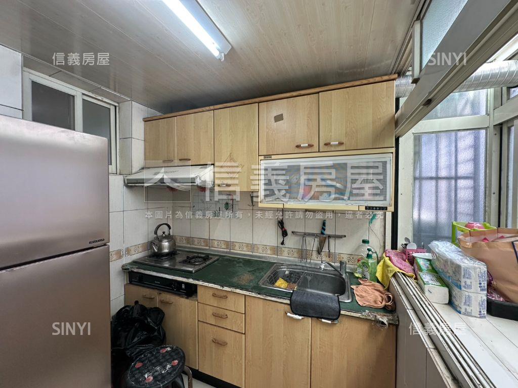 精華商圈黃金三樓美宅房屋室內格局與周邊環境