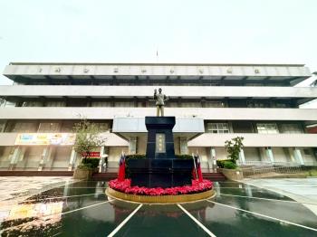 頂溪站邊間採光公寓三樓