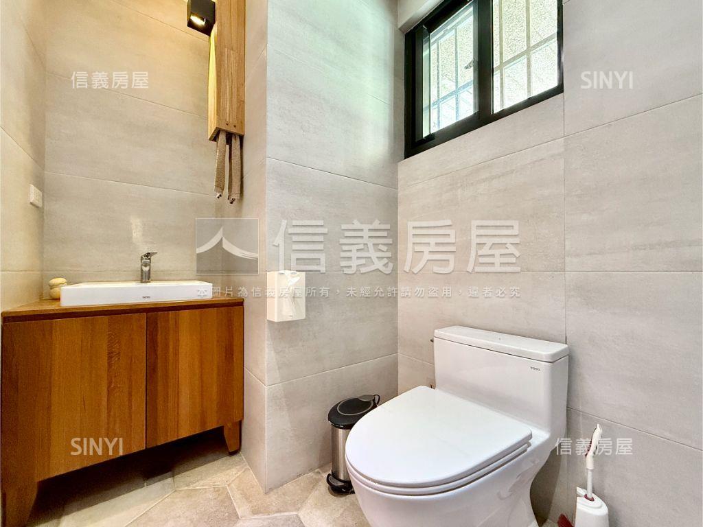 近中華夜市熱鬧樓店房屋室內格局與周邊環境