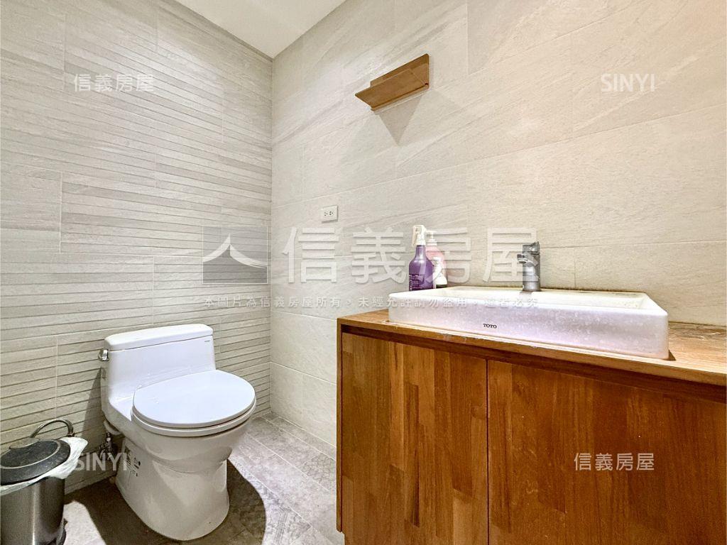 近中華夜市熱鬧樓店房屋室內格局與周邊環境