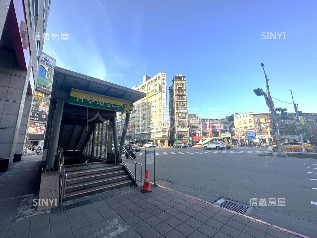 ㊝正馬路邊挑高置產金店房屋室內格局與周邊環境