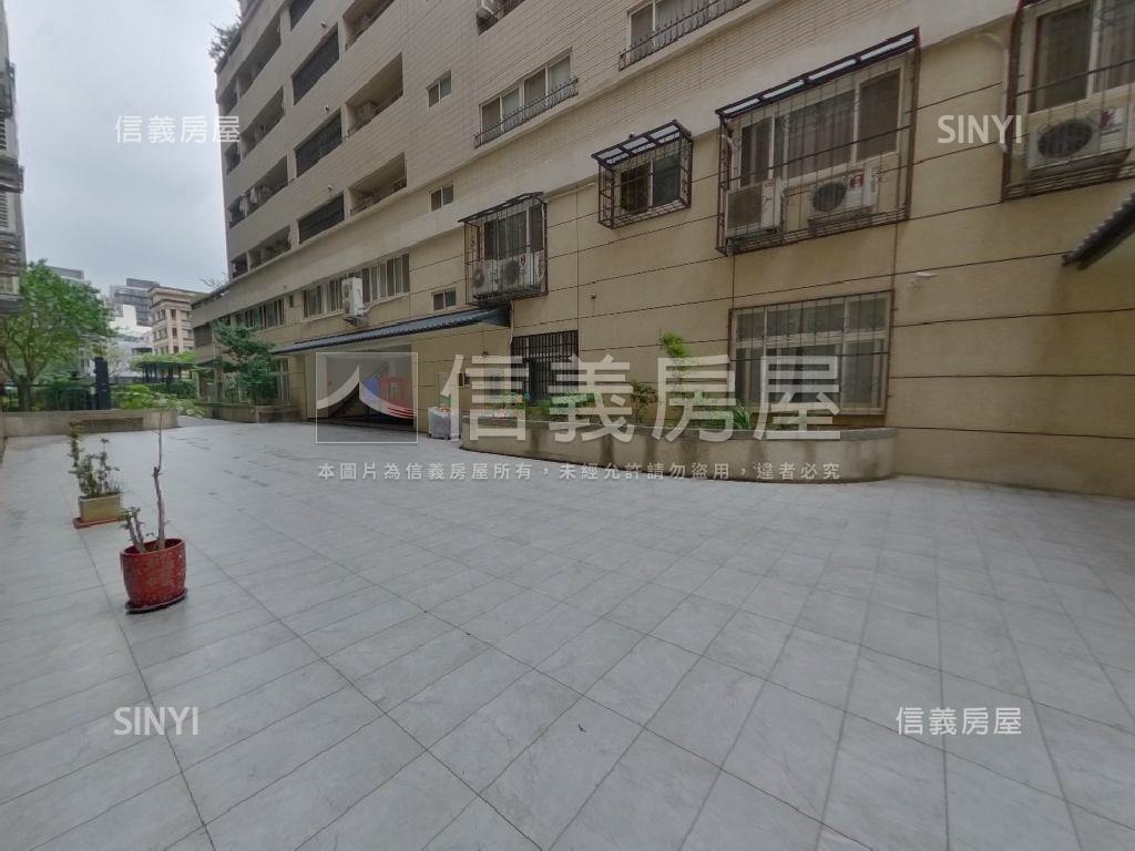 高鐵東興國中旁黃金店面房屋室內格局與周邊環境