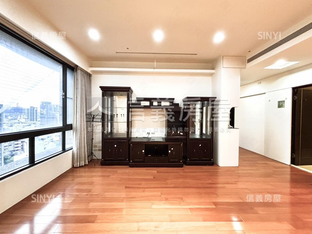新東方高鐵精華高樓四房房屋室內格局與周邊環境