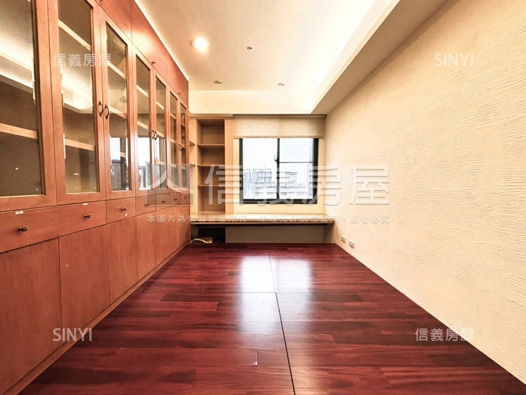 新東方高鐵精華高樓四房房屋室內格局與周邊環境