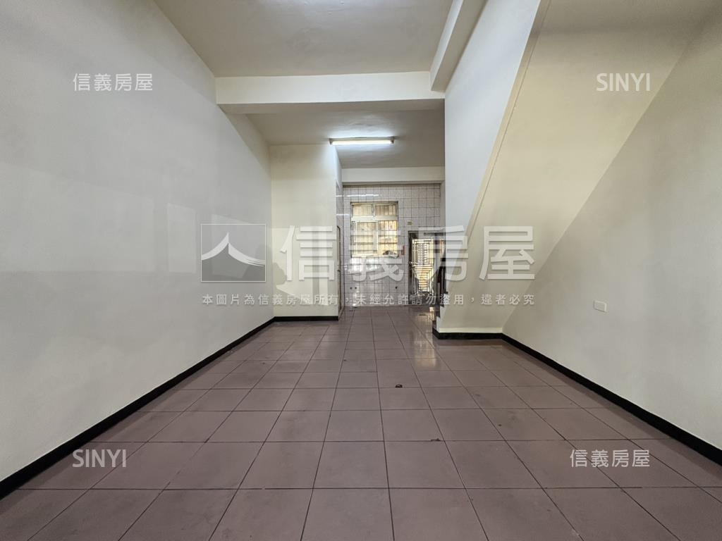 專任近中國醫前後臨路透店房屋室內格局與周邊環境