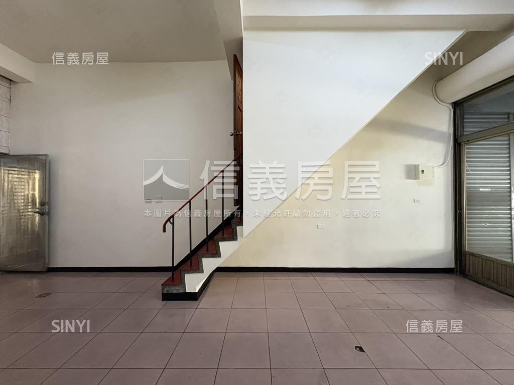 專任近中國醫前後臨路透店房屋室內格局與周邊環境