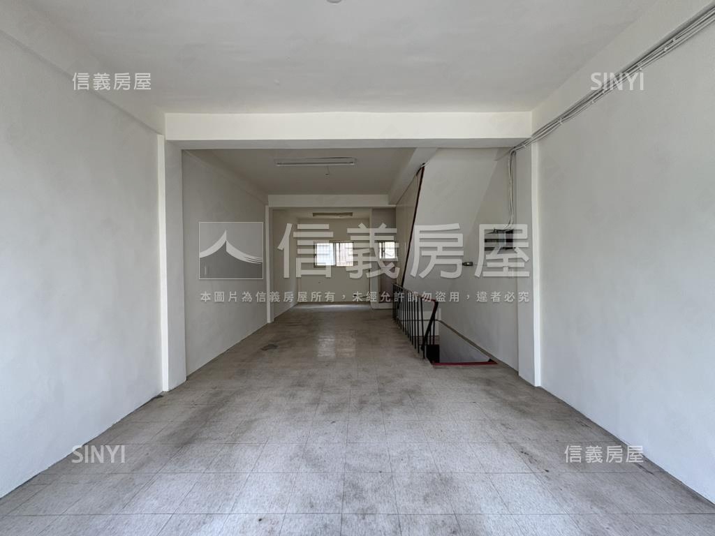 專任近中國醫前後臨路透店房屋室內格局與周邊環境