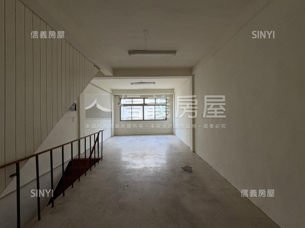 專任近中國醫前後臨路透店房屋室內格局與周邊環境