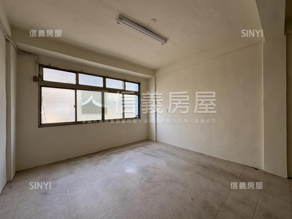 專任近中國醫前後臨路透店房屋室內格局與周邊環境