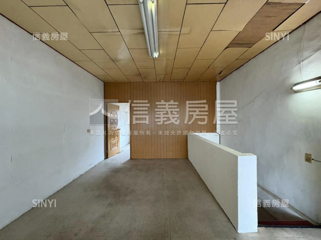 專任近中國醫前後臨路透店房屋室內格局與周邊環境