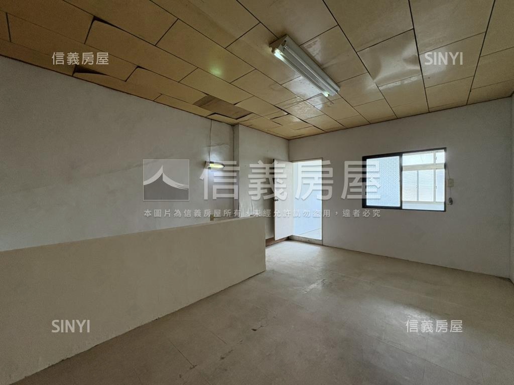 專任近中國醫前後臨路透店房屋室內格局與周邊環境
