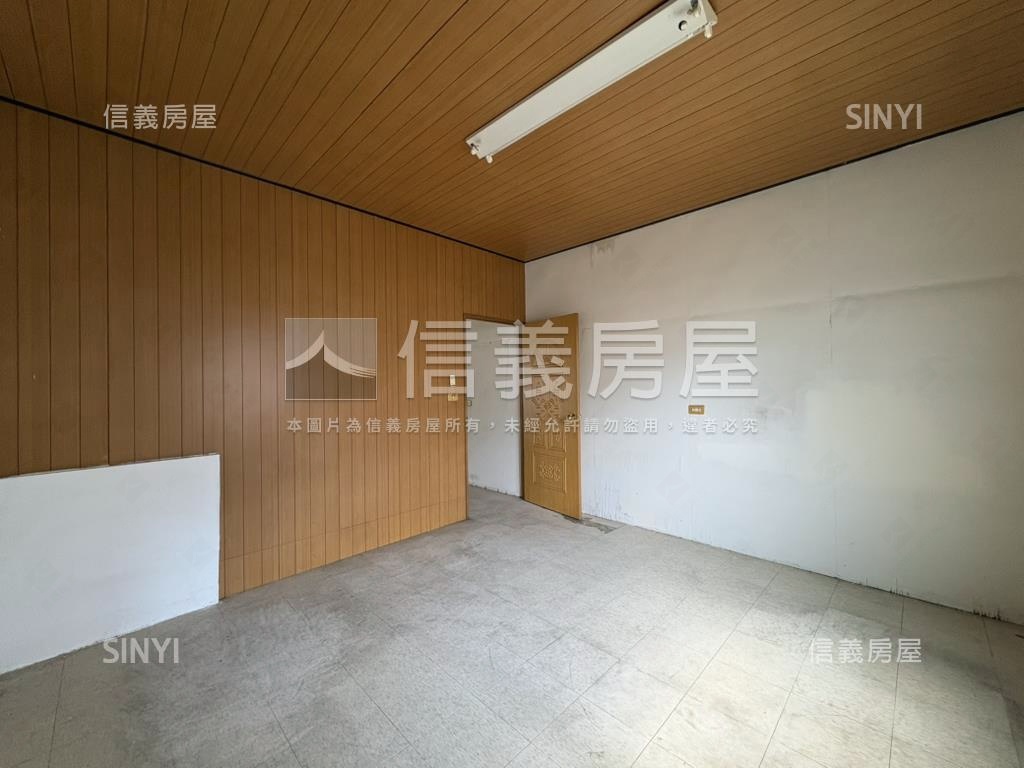 專任近中國醫前後臨路透店房屋室內格局與周邊環境
