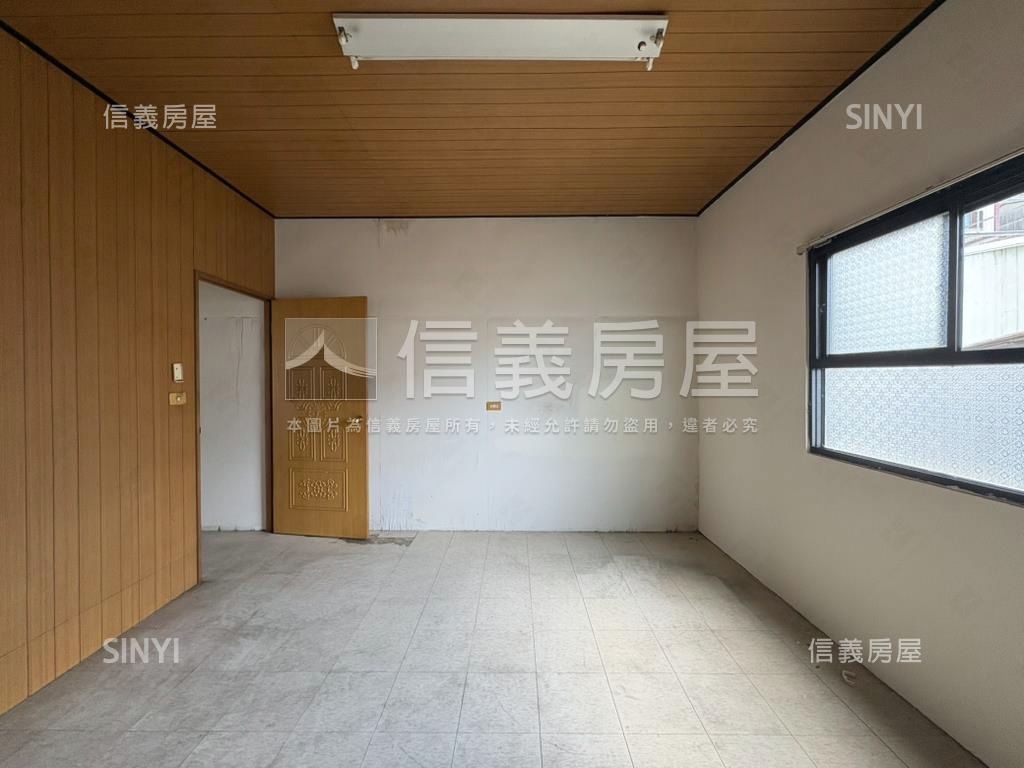 專任近中國醫前後臨路透店房屋室內格局與周邊環境
