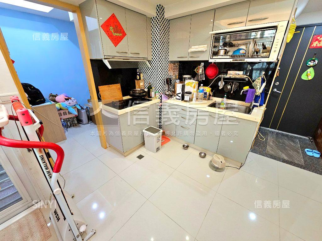 新台五路★輕妝小資２房房屋室內格局與周邊環境