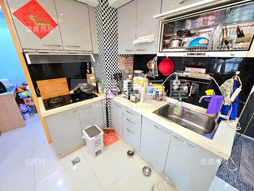 新台五路★輕妝小資２房房屋室內格局與周邊環境