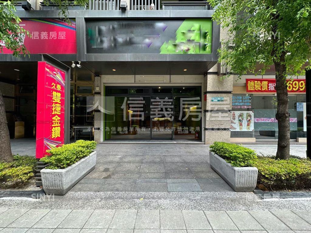 捷運大面寬店面房屋室內格局與周邊環境