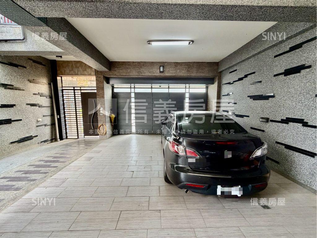 近文山特區電梯車墅房屋室內格局與周邊環境