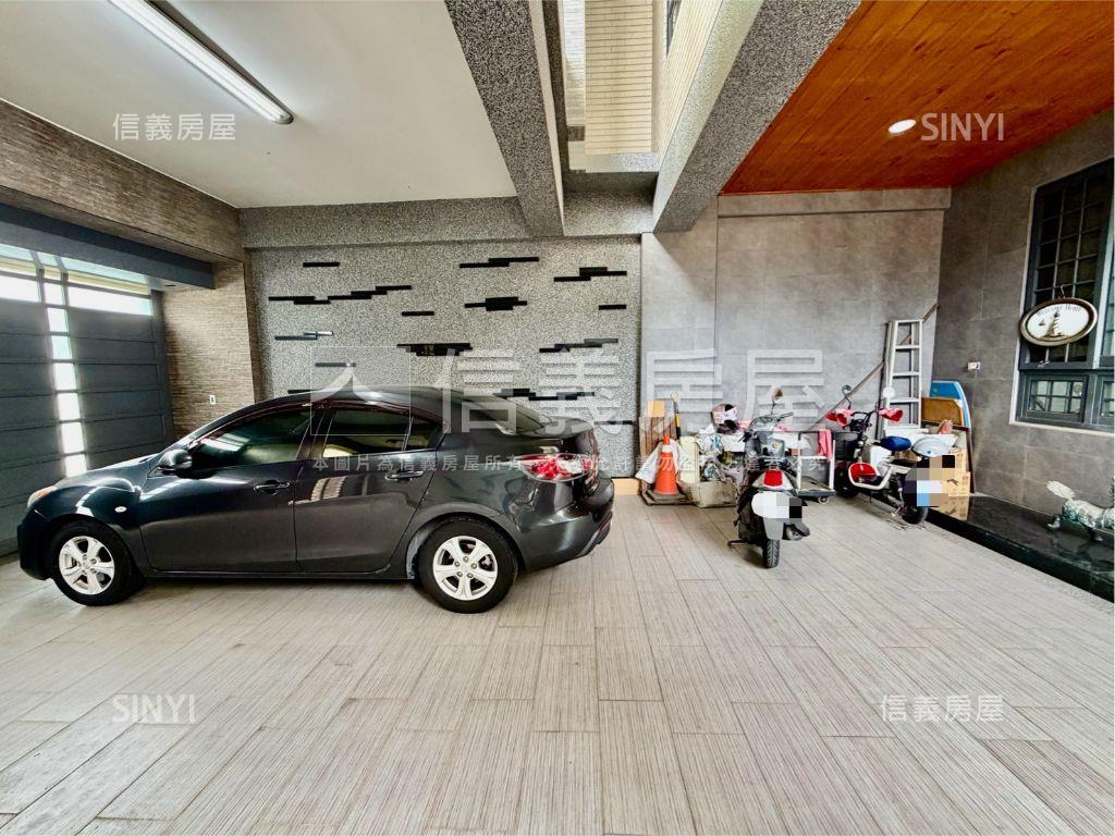 近文山特區電梯車墅房屋室內格局與周邊環境