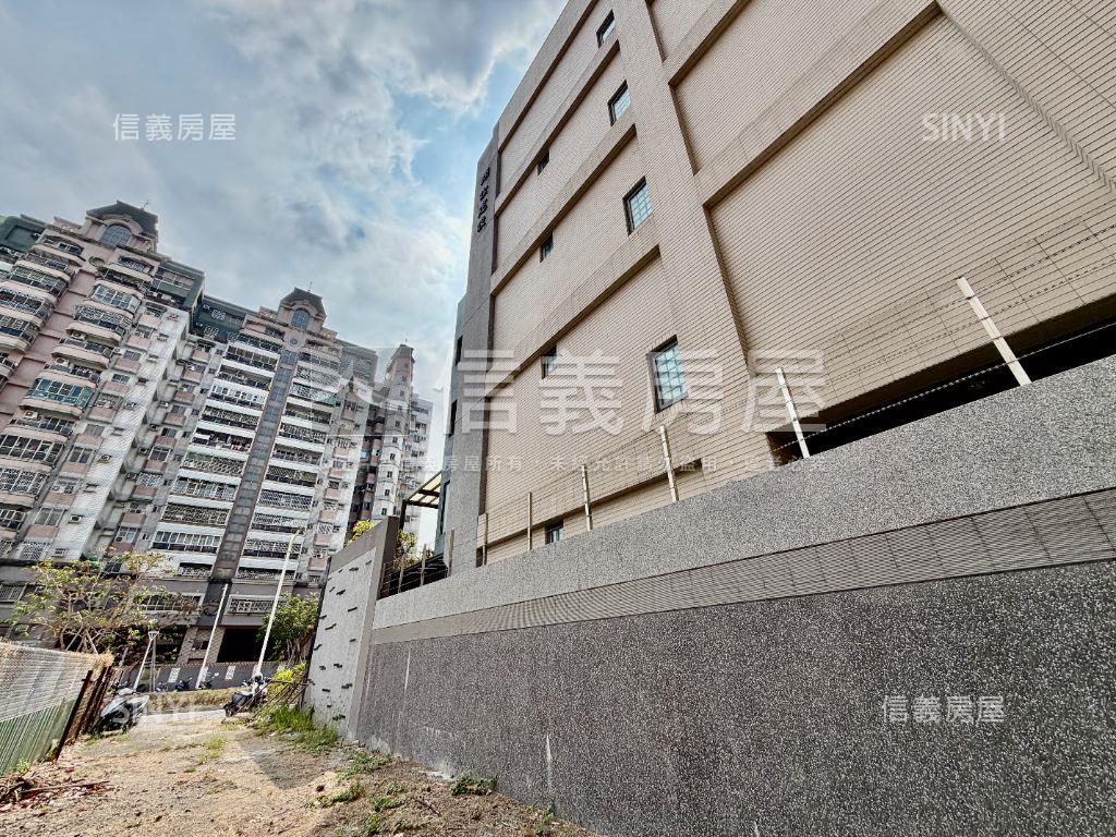 近文山特區電梯車墅房屋室內格局與周邊環境