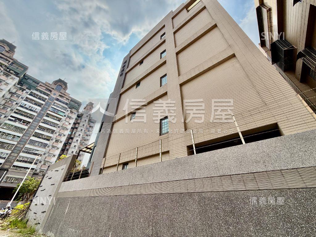 近文山特區電梯車墅房屋室內格局與周邊環境