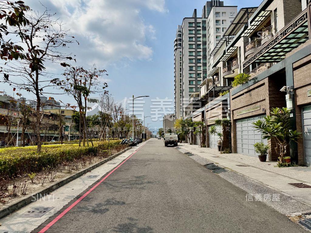 近文山特區電梯車墅房屋室內格局與周邊環境