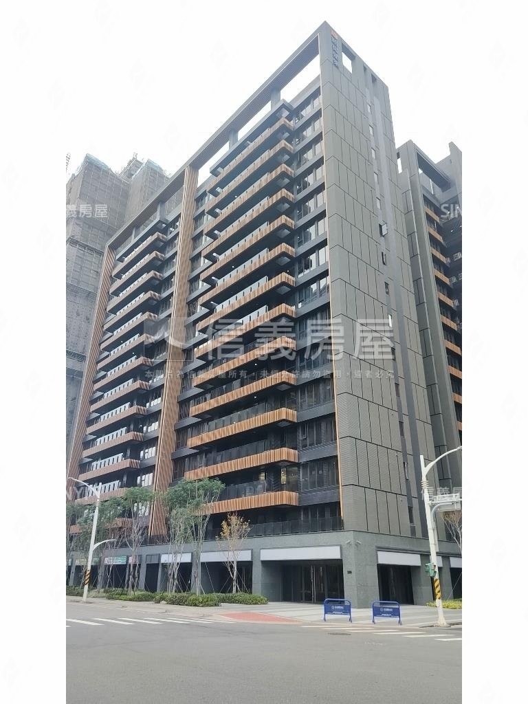 昭揚天銳裝潢美屋２個車位房屋室內格局與周邊環境