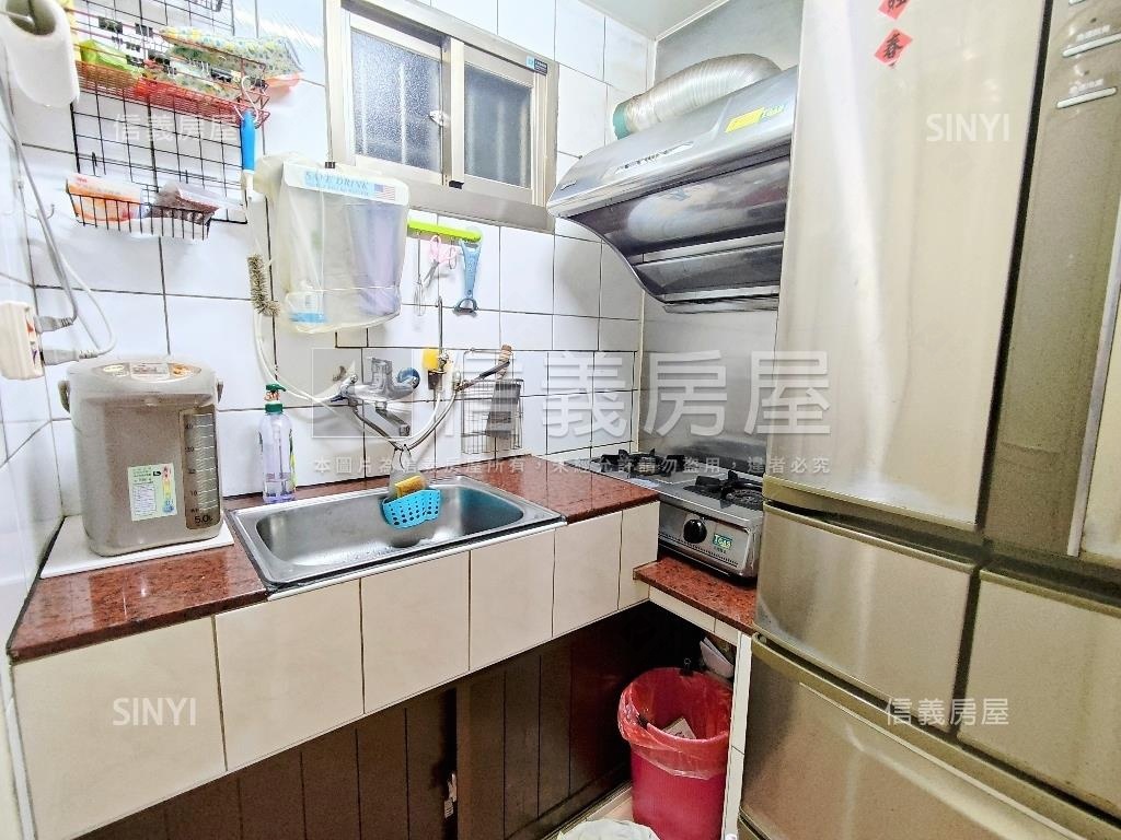 江子翠捷運靜巷邊間二樓房屋室內格局與周邊環境