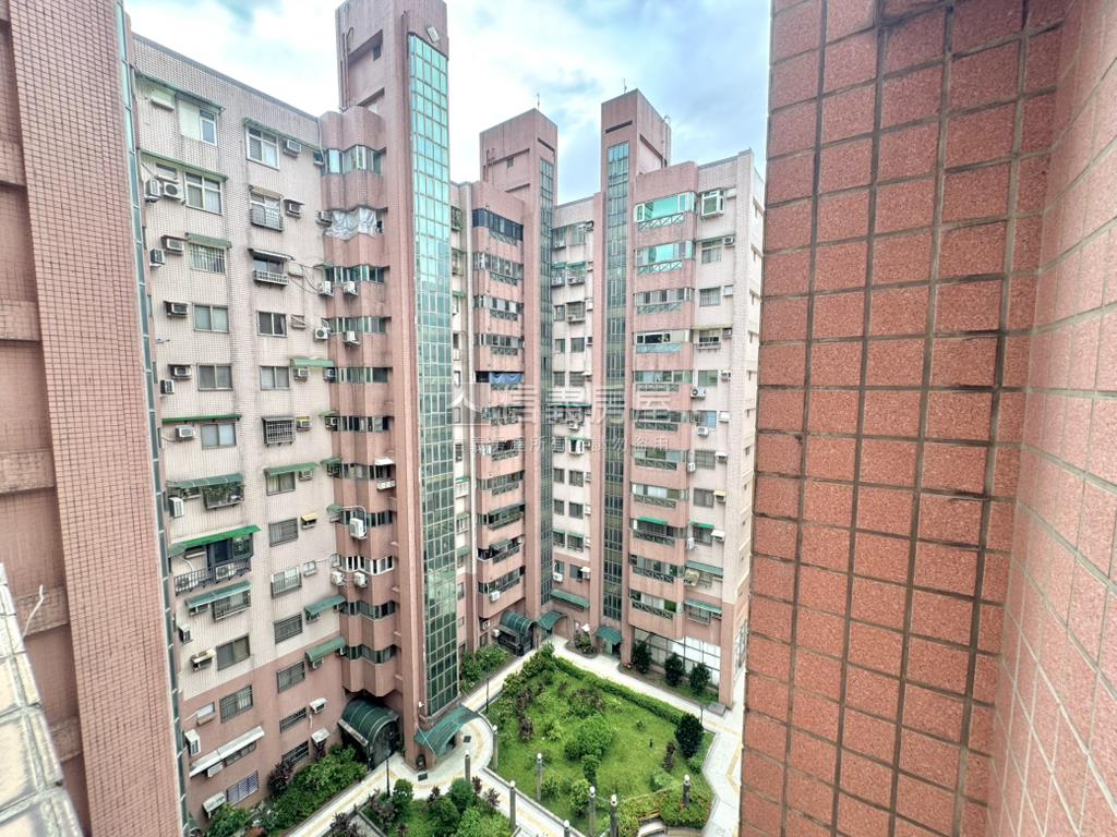 品值寶鎮高樓景觀裝潢三房房屋室內格局與周邊環境