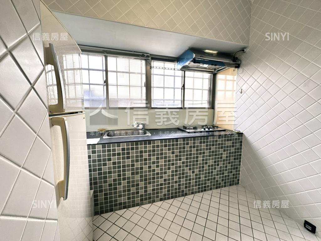 大坪林★邊間電梯美景兩房房屋室內格局與周邊環境