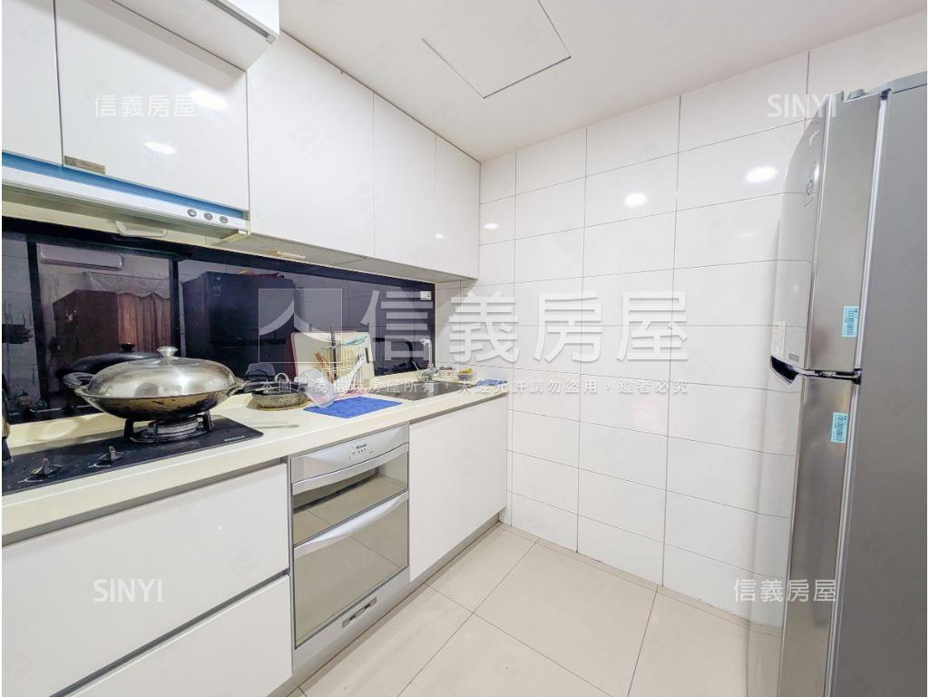 樂捷市三房平面車位房屋室內格局與周邊環境