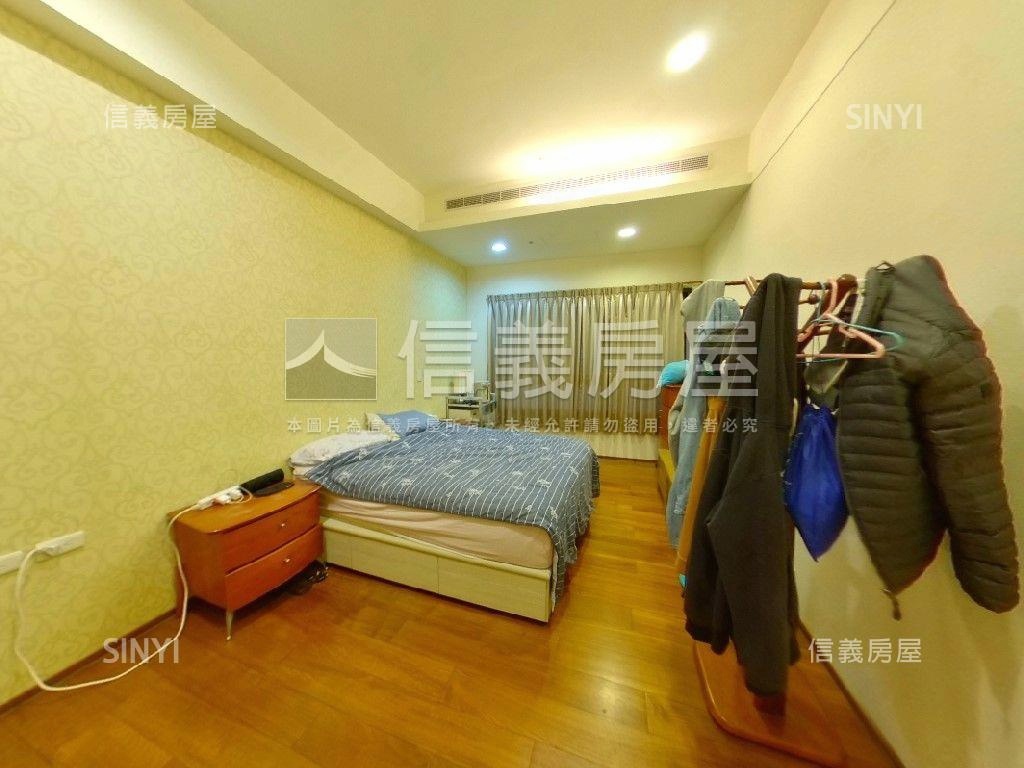 鋼骨地標新巨蛋四房車位房屋室內格局與周邊環境