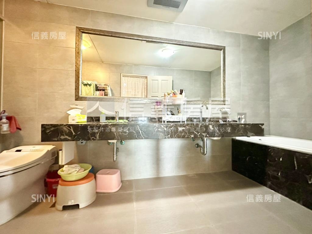 鋼骨地標新巨蛋四房車位房屋室內格局與周邊環境