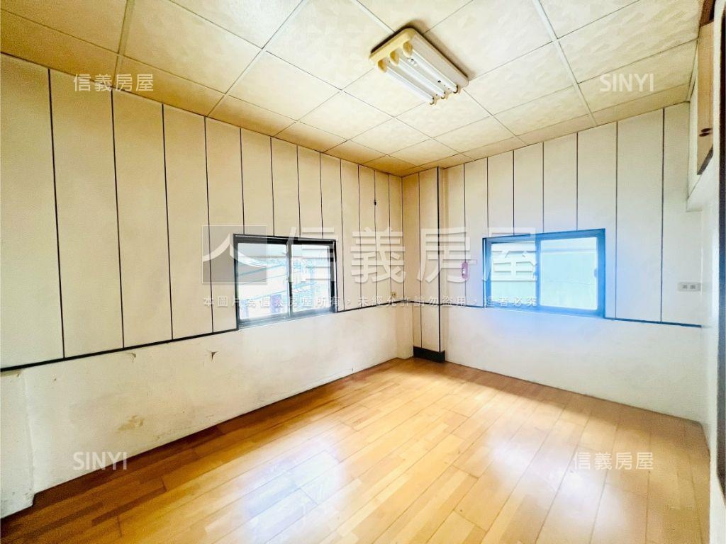 府安邊間ＤＩＹ面河景透天房屋室內格局與周邊環境