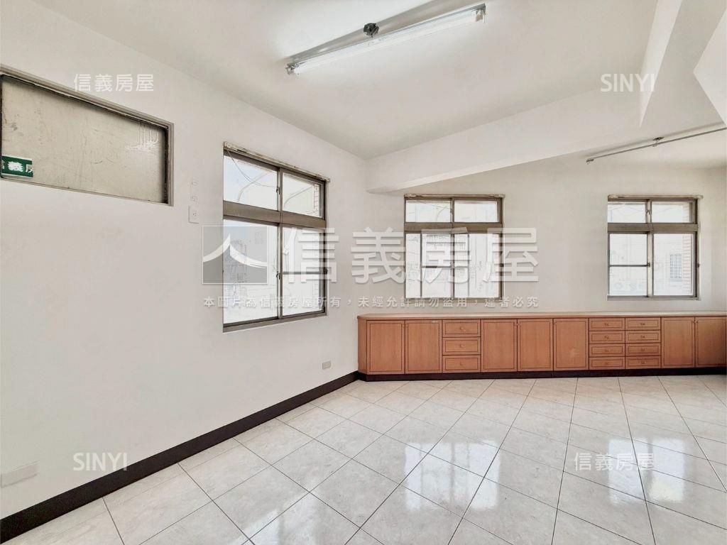 超Ａ兩面臨街三角窗美透天房屋室內格局與周邊環境