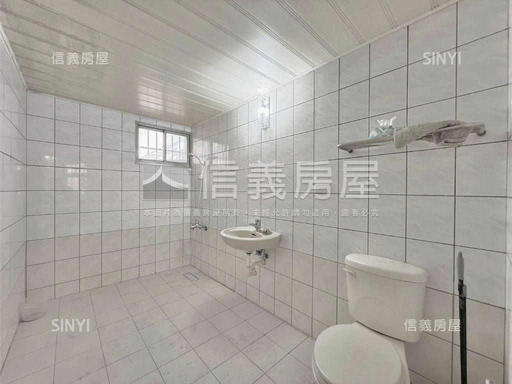 超Ａ兩面臨街三角窗美透天房屋室內格局與周邊環境