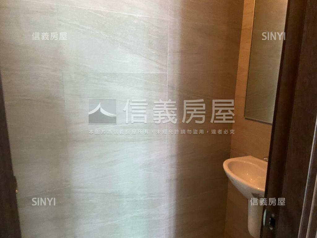 世紀官邸店面房屋室內格局與周邊環境