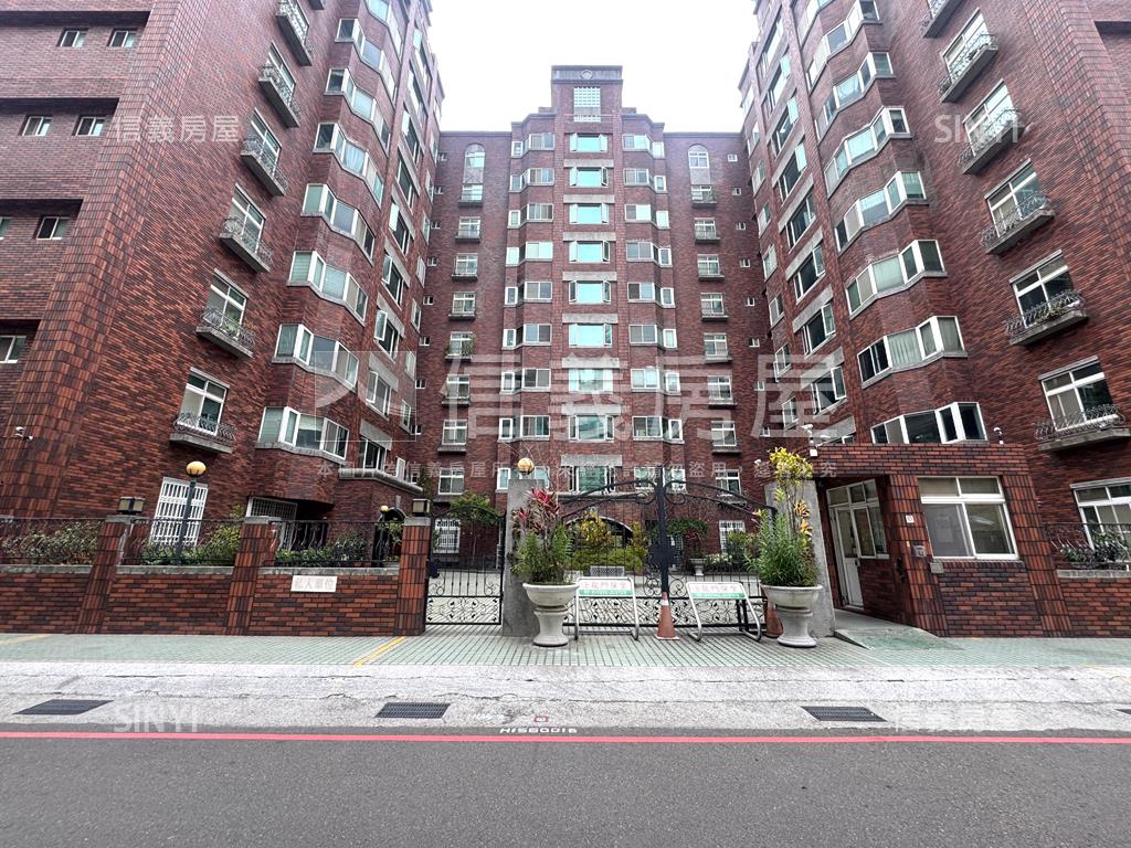 專任德安綠景邊間採光三房房屋室內格局與周邊環境