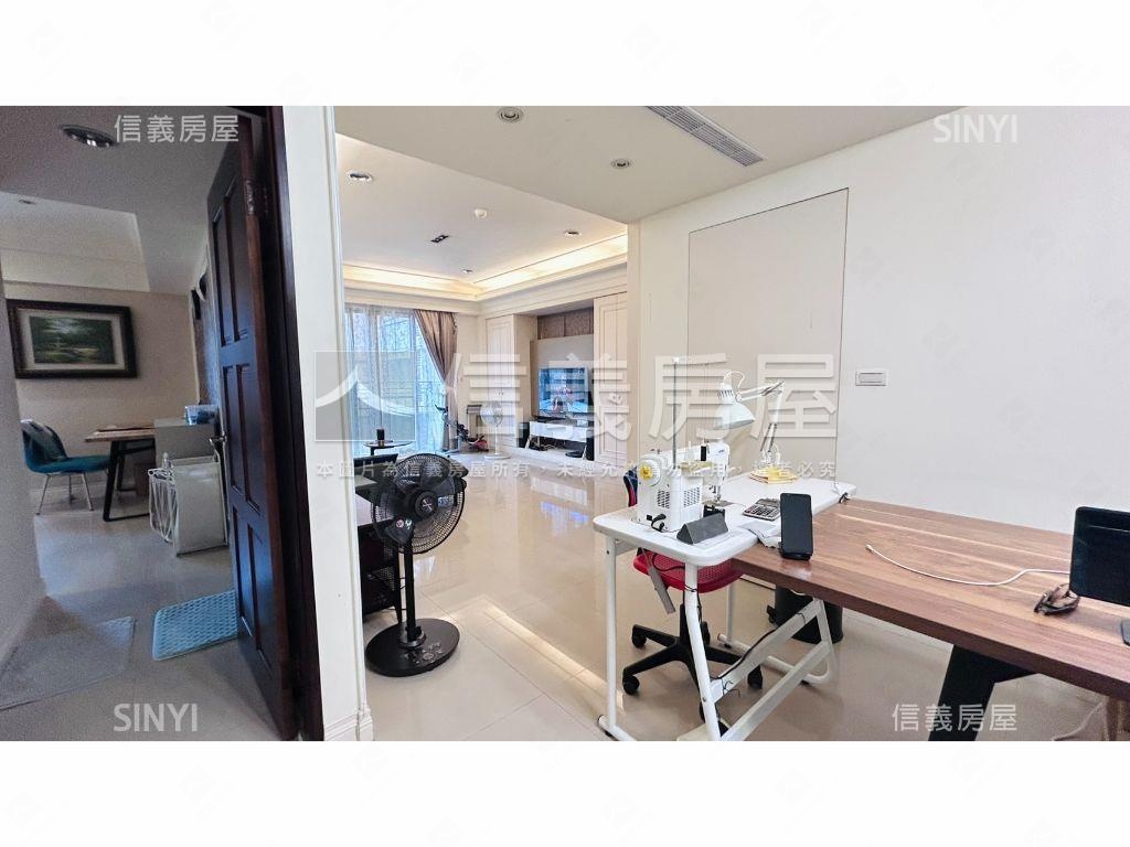 豪斯登堡蛋黃區大四房房屋室內格局與周邊環境