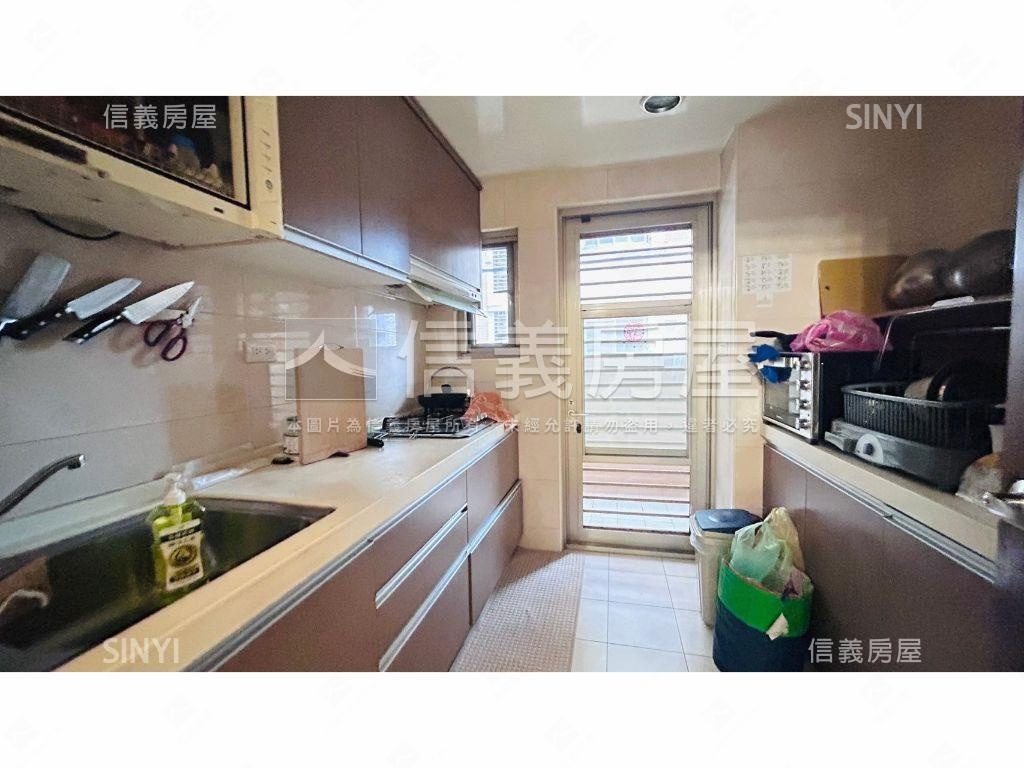 豪斯登堡蛋黃區大四房房屋室內格局與周邊環境