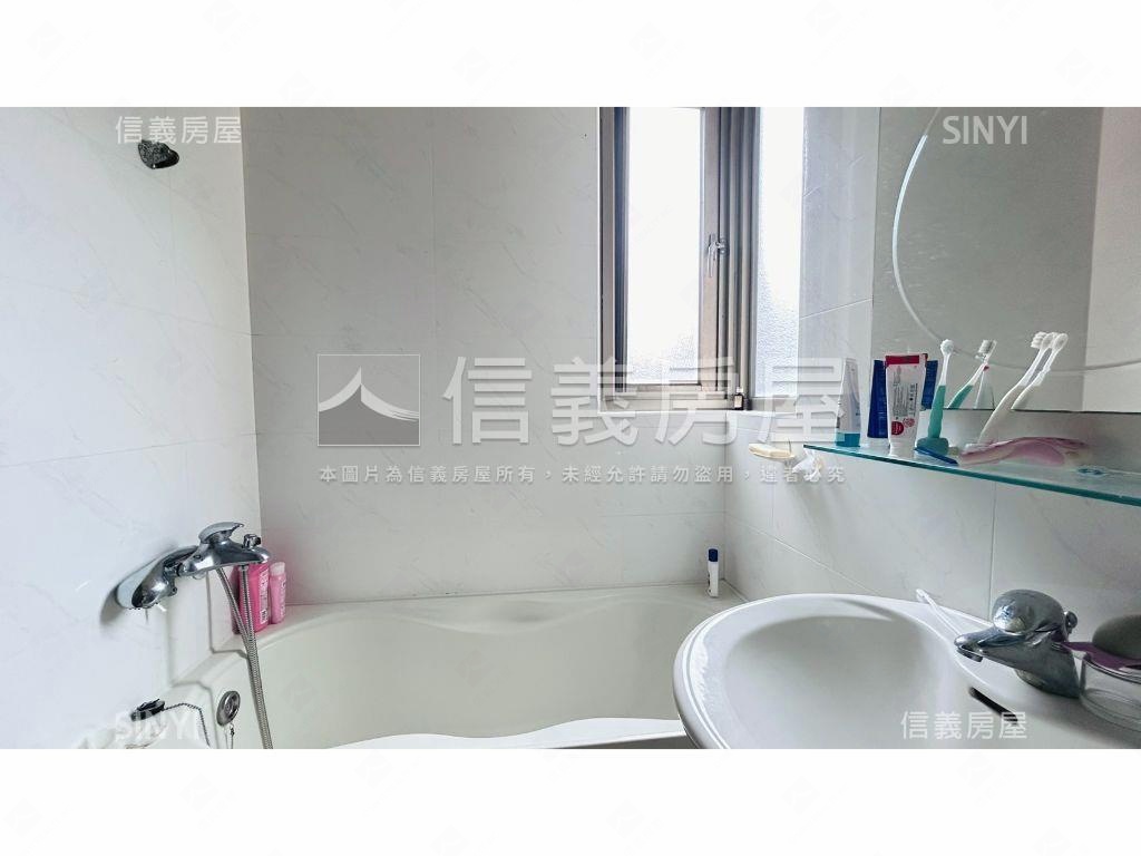 豪斯登堡蛋黃區大四房房屋室內格局與周邊環境