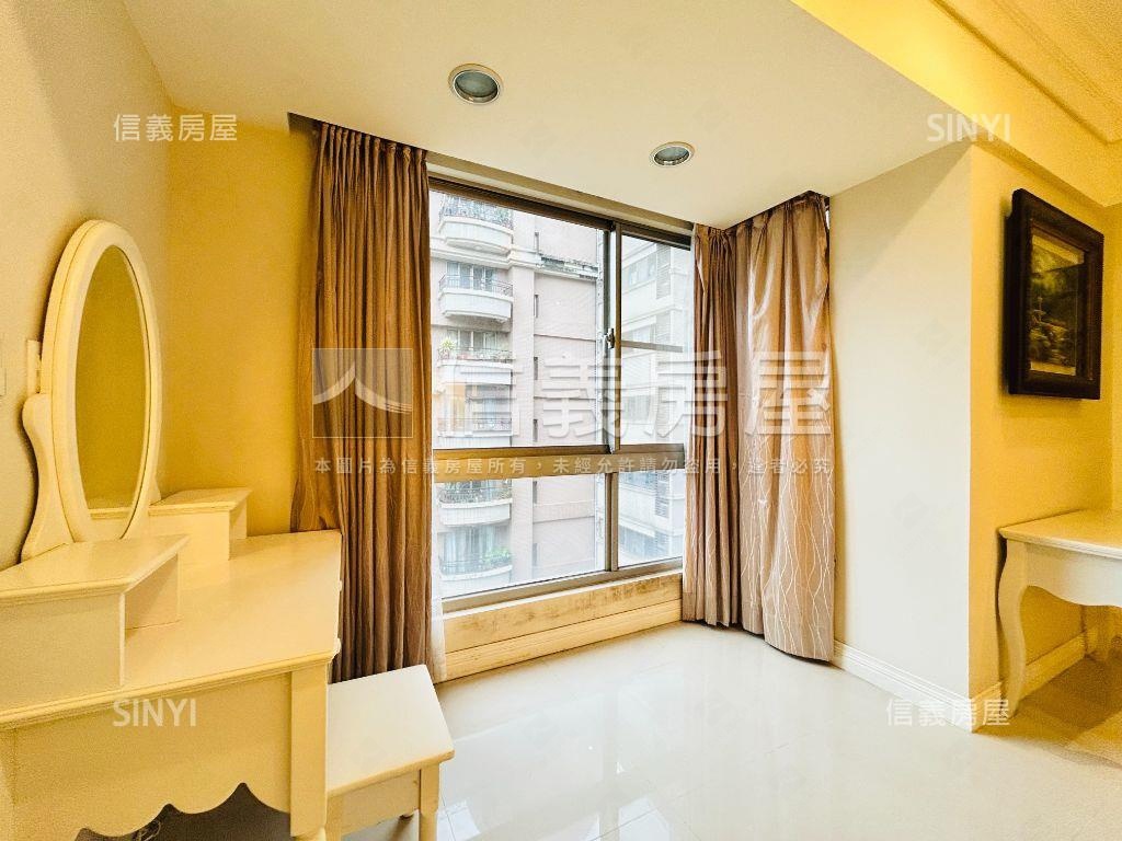 豪斯登堡蛋黃區大四房房屋室內格局與周邊環境