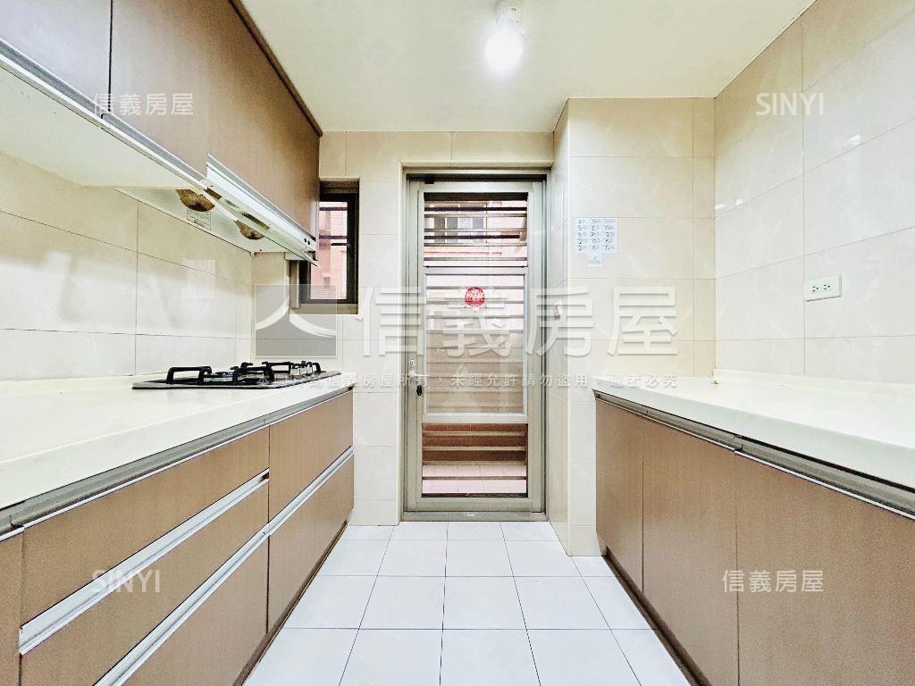 豪斯登堡蛋黃區大四房房屋室內格局與周邊環境