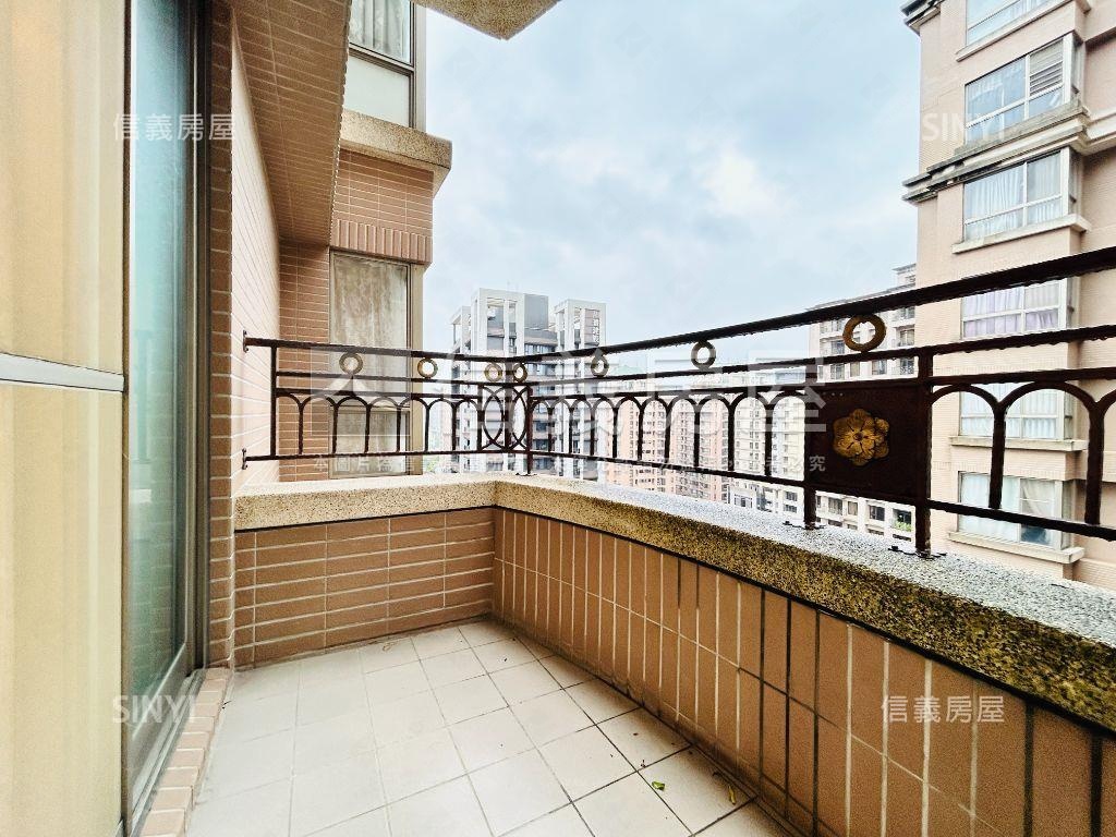 豪斯登堡蛋黃區大四房房屋室內格局與周邊環境