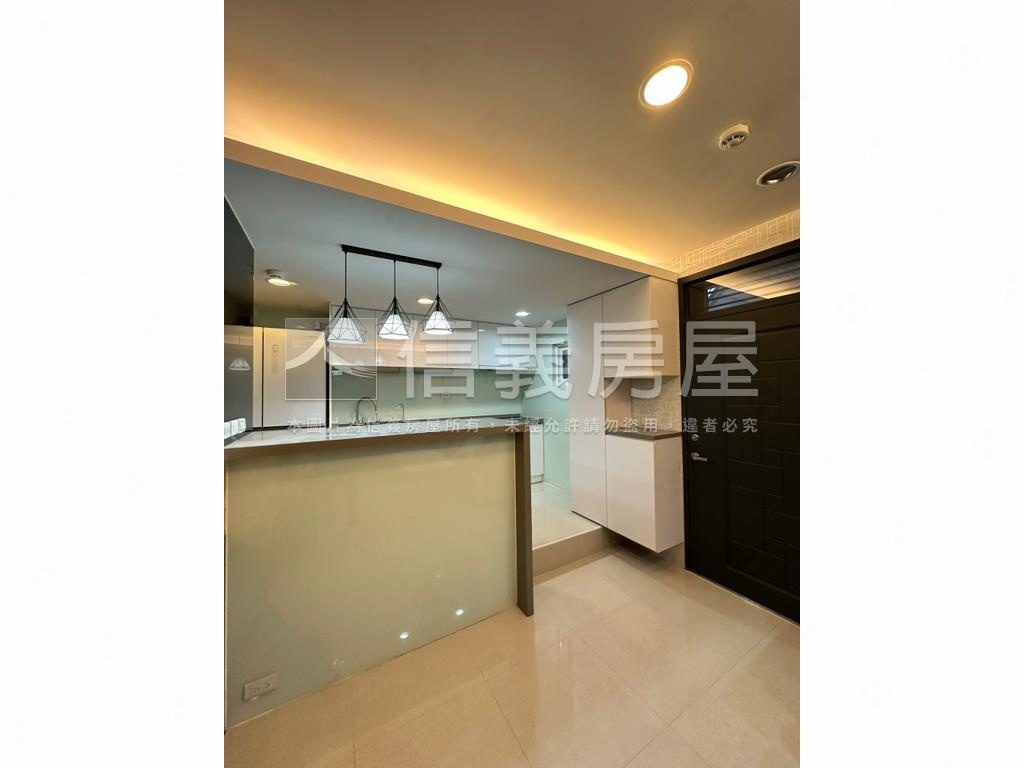 近捷運稀有靜巷邊間一樓房屋室內格局與周邊環境