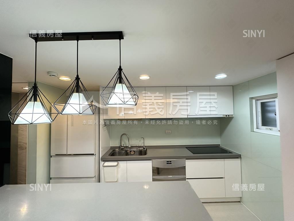 近捷運稀有靜巷邊間一樓房屋室內格局與周邊環境