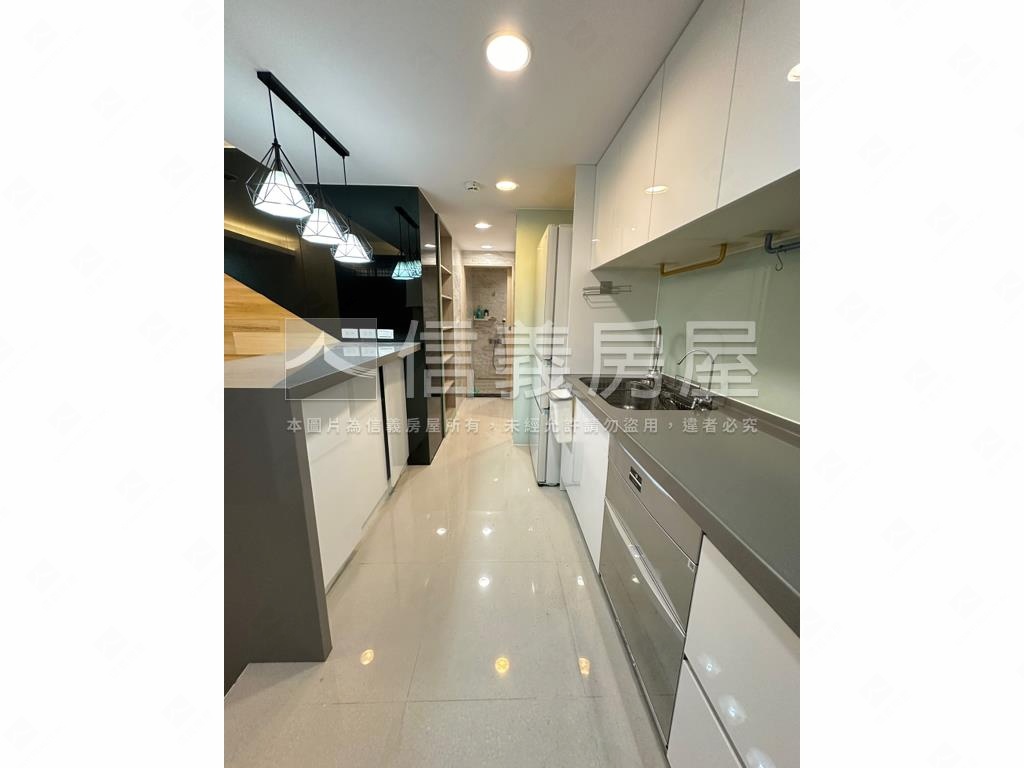 近捷運稀有靜巷邊間一樓房屋室內格局與周邊環境