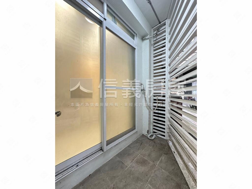 近捷運稀有靜巷邊間一樓房屋室內格局與周邊環境