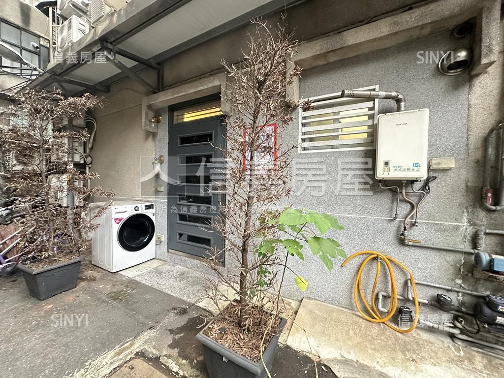 近捷運稀有靜巷邊間一樓房屋室內格局與周邊環境