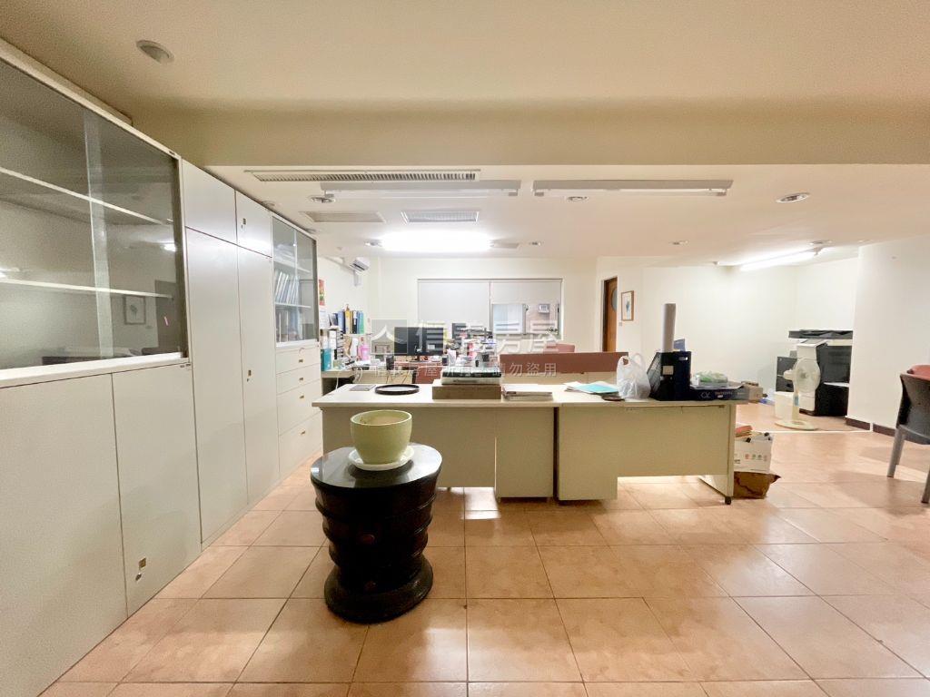 近市政府★百坪住辦房屋室內格局與周邊環境